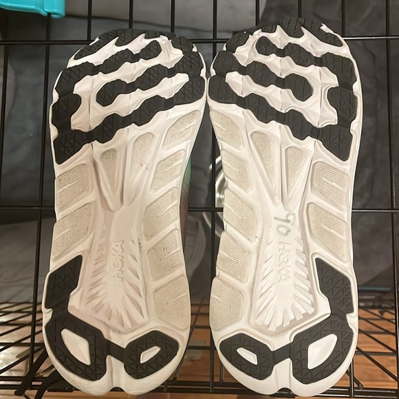 Men’s 9.5 Rainbow Rincon 3 Hokas Like new only worn twice - Picture 6 of 6